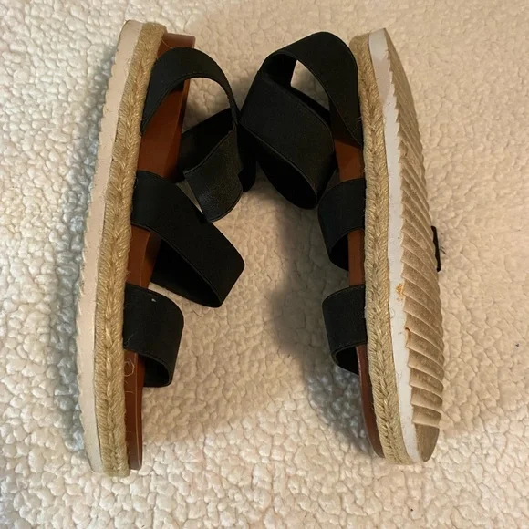 Dream Pairs Black and Tan Sandals size 10 - Picture 5 of 6